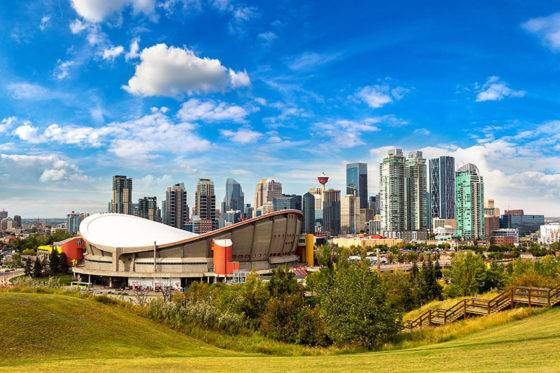 Photo of the Calgary, Alberta skyline, including the Saddledome