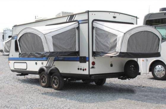 2019 Jayco Jay Feather Extendable Hybrid in dealer lot